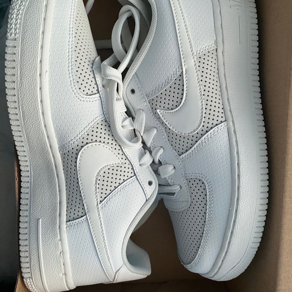 *NWOT Nike Air Force 1